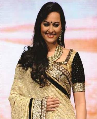 Celebrity Gowns on Bollywood Celebrity Sonakshi Sinha In Stylish Saree Dresses 2013