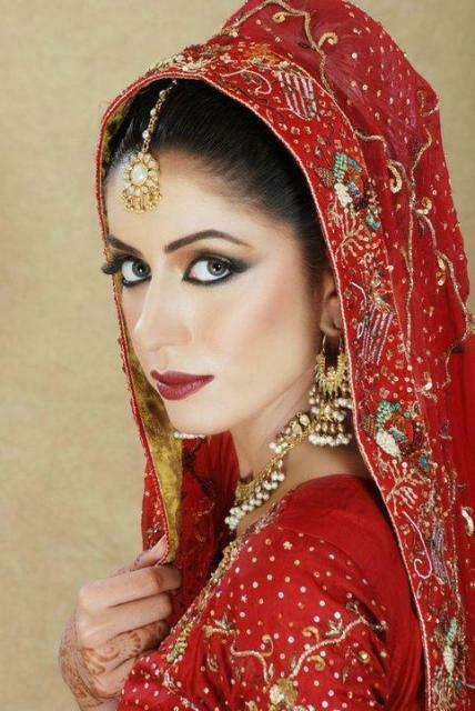 beautiful-pakistani-bridal-lehenga-collection