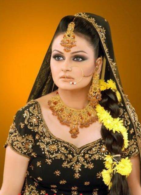 Model of the Day: Pakistani Model and Actress Javeria 
