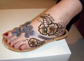 simple henna designs on feets with shoes