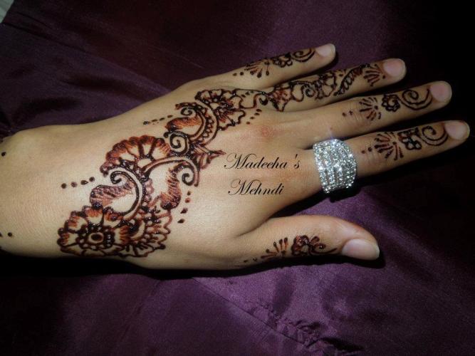 Madeeha’s Latest Hand Mehndi Designs 2013 For Eid 00211