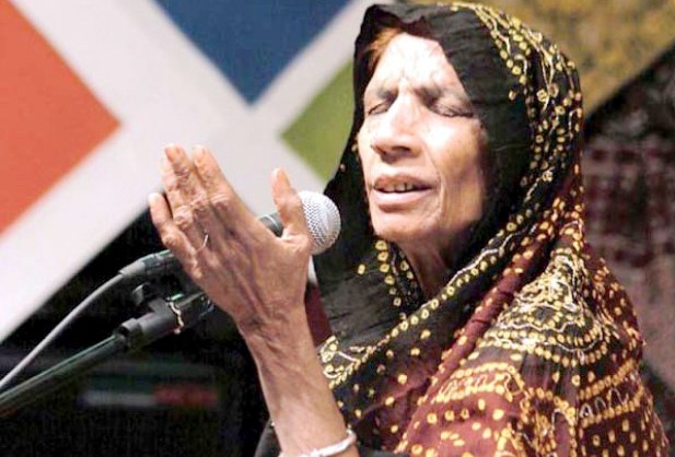 Pakistani folk singer Reshma dies due to throat cancer in Lahore