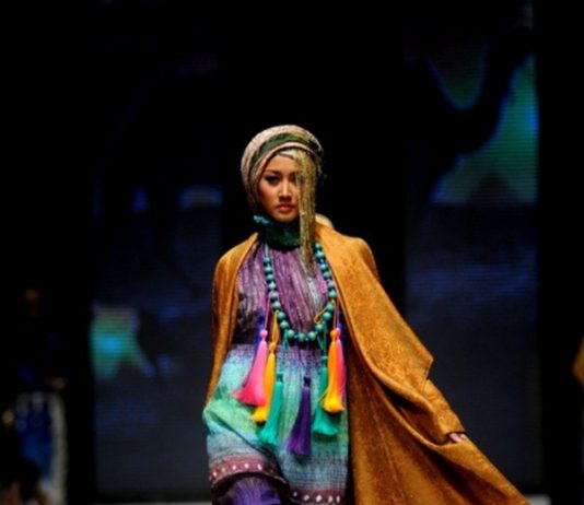 New Veil Hijab Design 2014 by Designer Dian Pelangi (1)
