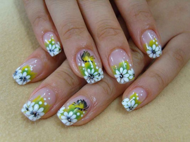 Simple flower pictures of nail art