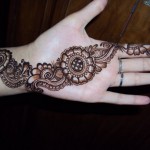 Very Lovely Mehndi Designs For back hand