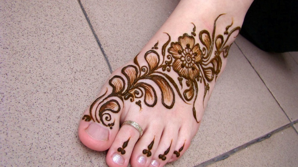 Feet Eid Mehandi Designs