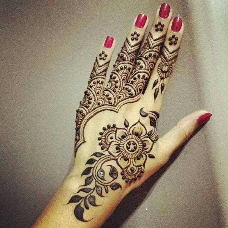 Latest mehndi with floral pattern