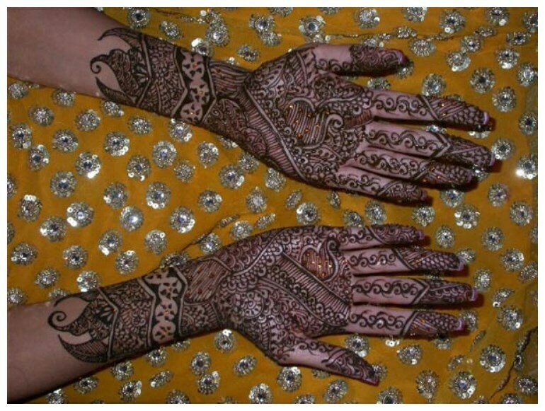 Stylish Bridal New Mehndi Designs